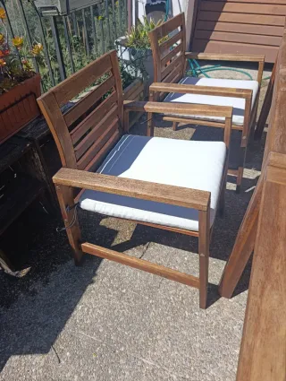 Sillas de madera con reposabrazos