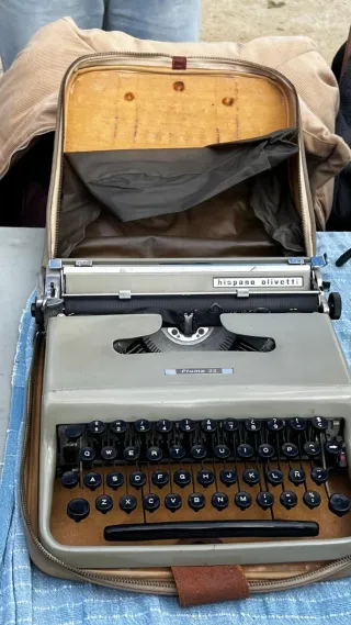 Máquina de escribir Olivetti Pluma 22