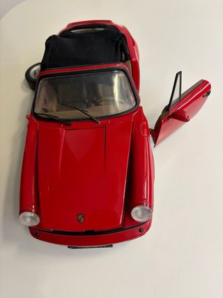 Coche de colección a escala