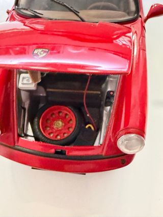 Coche de colección a escala