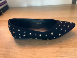 Manoletinas negras talla 38 con tachuelas