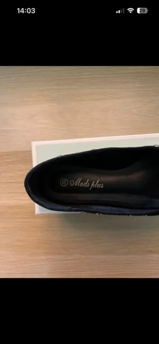 Manoletinas negras talla 38 con tachuelas