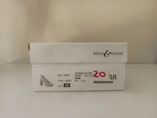 Zapatos peep toe destalonados Gold & Rouge