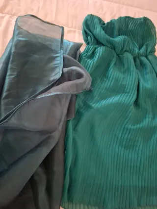 Vestido gasa plisado verde y chal