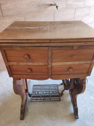 Máquina de coser antigua Hexagon