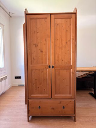 Armario de madera c/cajonera 2 baldas y cuelgaropa