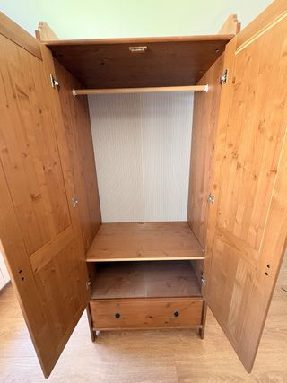 Armario de madera c/cajonera 2 baldas y cuelgaropa