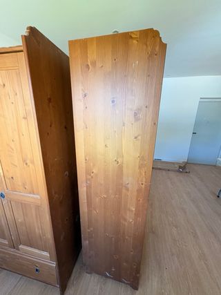 Armario de madera c/cajonera 2 baldas y cuelgaropa