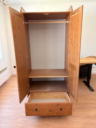 Armario de madera c/cajonera 2 baldas y cuelgaropa