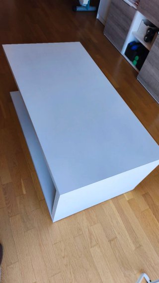 Mesa de centro de salón moderna,alta y espaciosa