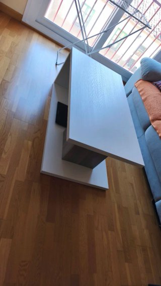 Mesa de centro de salón moderna,alta y espaciosa