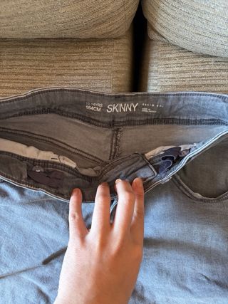 Vaqueros skinny grises TALLA 13/14 AÑOS