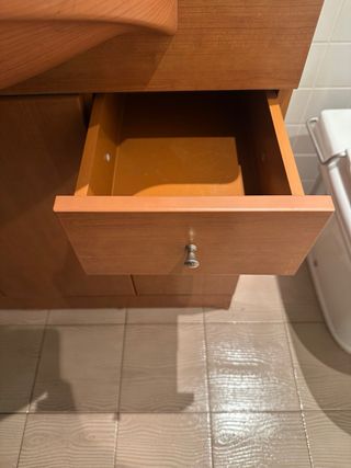 Lavabo con mueble de madera