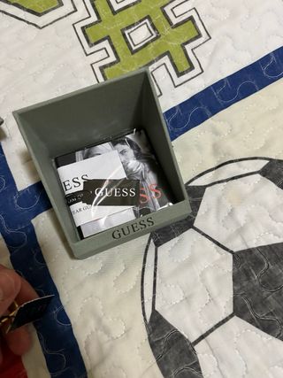 Reloj Guess Dorado y Negro