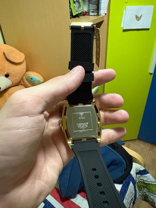 Reloj Guess Dorado y Negro