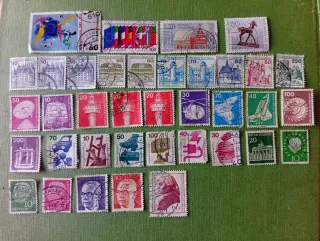 Pack más 100 sellos internacionales variados