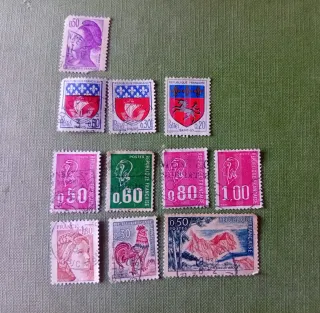 Pack más 100 sellos internacionales variados