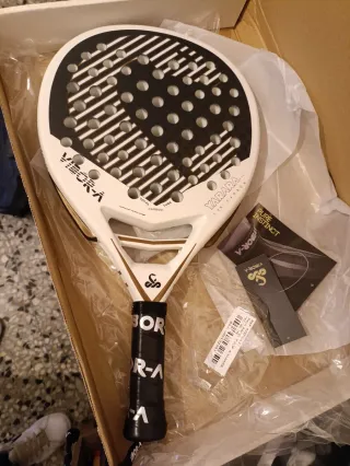 Pala de pádel Vibor-A Yarara 12K Carbon Pro White