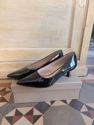 Zapatos de salón negros tacón fino
