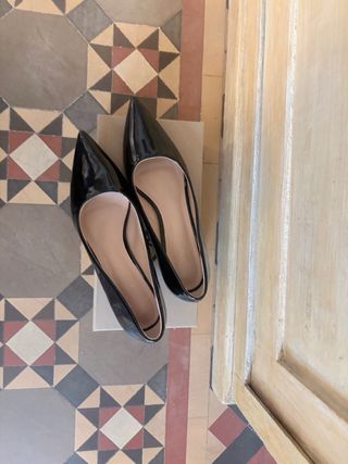 Zapatos de salón negros tacón fino