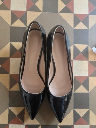Zapatos de salón negros tacón fino