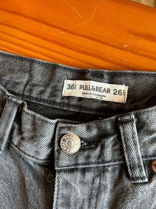 Pantalón vaquero Pull&Bear roto ancho gris