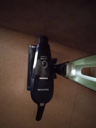 Aspirador Escoba Taurus Guzzler 25.6V