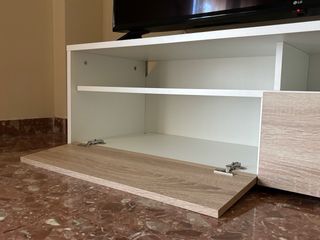 Mueble TV blanco y madera