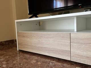 Mueble TV blanco y madera
