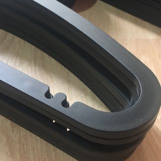 Lote 20 Perchas IKEA Helmis Negras Plástico