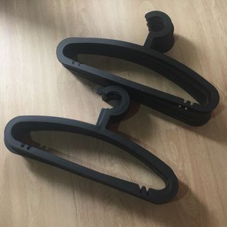 Lote 20 Perchas IKEA Helmis Negras Plástico