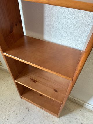Estantería de madera