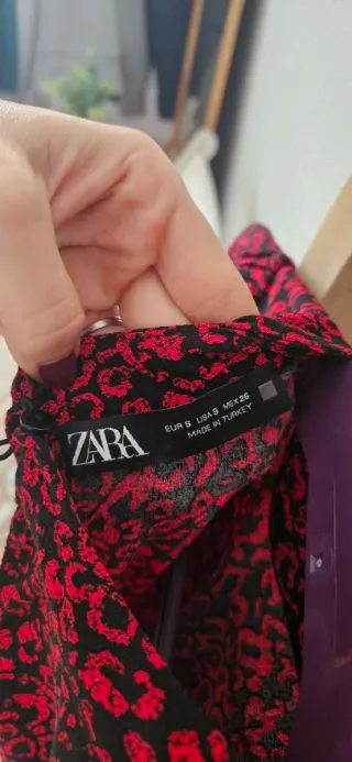 Vestido estampado rojo y negro