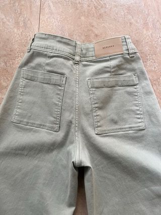Pantalón vaquero Bershka verde talle alto