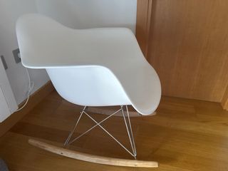 Mecedora blanca lactancia