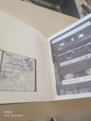 Gracias por la música : portadas de CD y cassetes