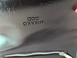 Bolso negro tachuelas plateadas