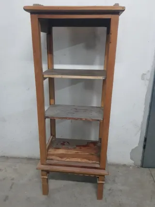 Estantería rústica de madera