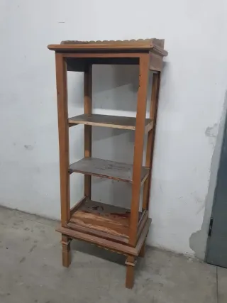 Estantería rústica de madera