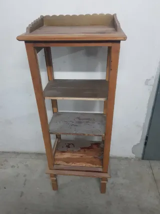 Estantería rústica de madera