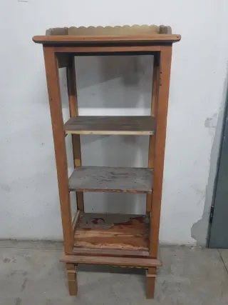 Estantería rústica de madera