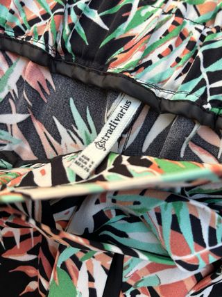 Pantalón fluido estampado tropical