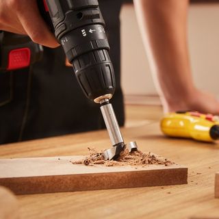 Juego de Brocas Forstner, 16 Piezas Juego de Brocas Forstner, 6.4mm a 41.3mm, Acero al Carbono, con Mango Redondo Universal, Broca Forstner para Madera y Tablero Compuesto, Brocas Forstner para Ca...