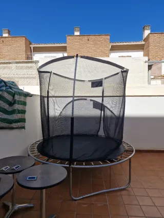 Cama elástica con red de seguridad