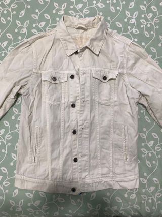 Chaqueta vaquera blanca pull and bear hombre