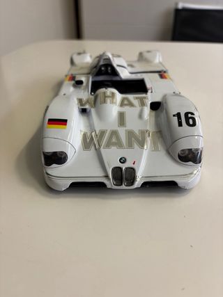 Coche BMV de carreras a escala
