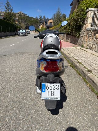 Kymco Movie 125 XL Scooter