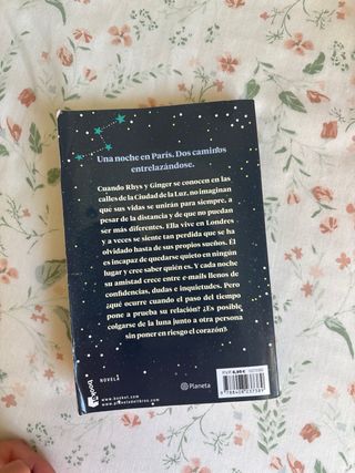 Nosotros en la luna: El libro más vendido del a...
