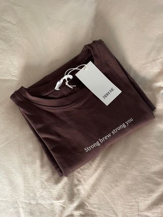 Camiseta Zara manga larga estampada café