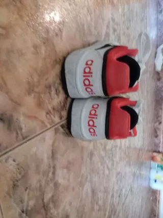 Zapatillas Adidas Blancas y Rojas